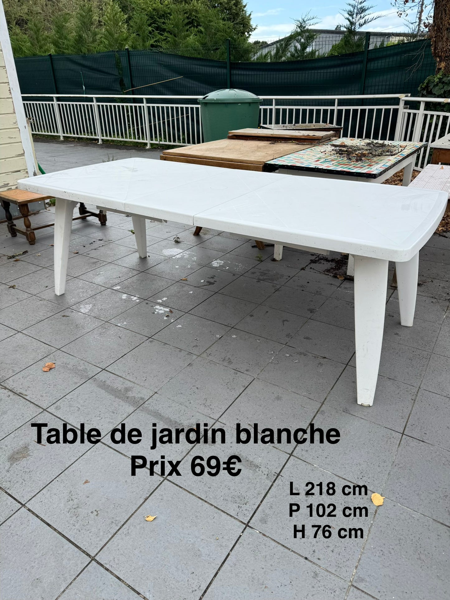 Table de jardin blanche 062623