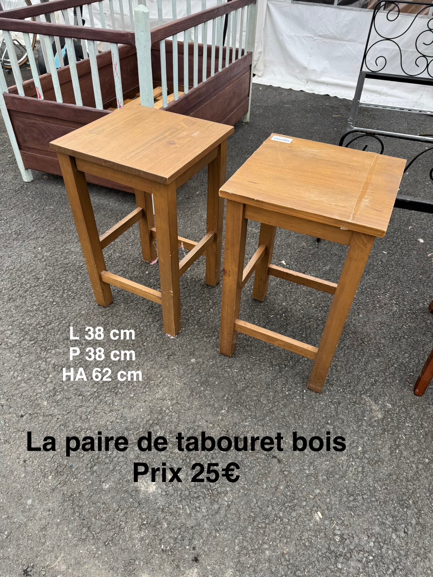 La paire de tabourets bois 058171