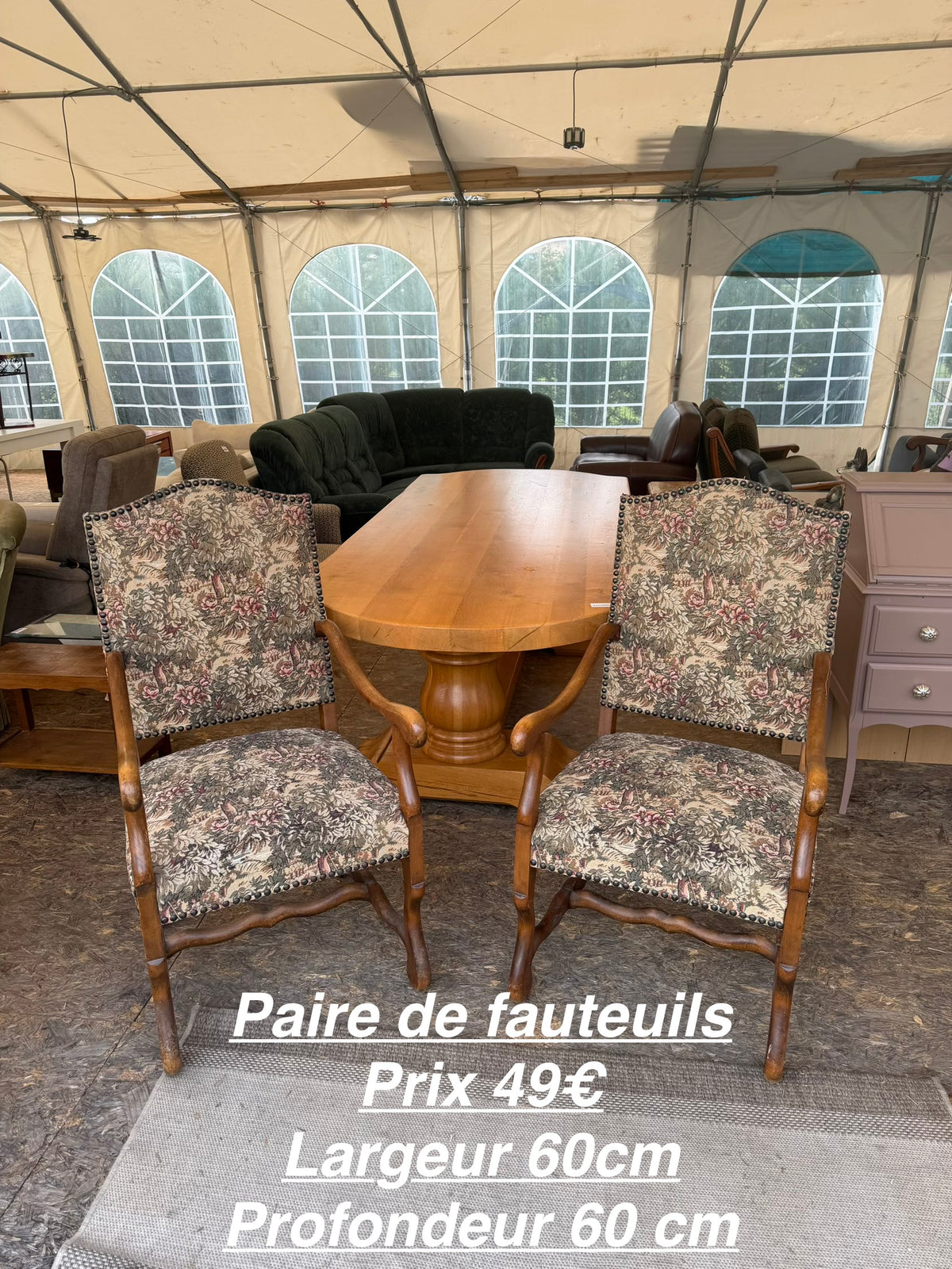 Paire de fauteuils os de mouton 069202