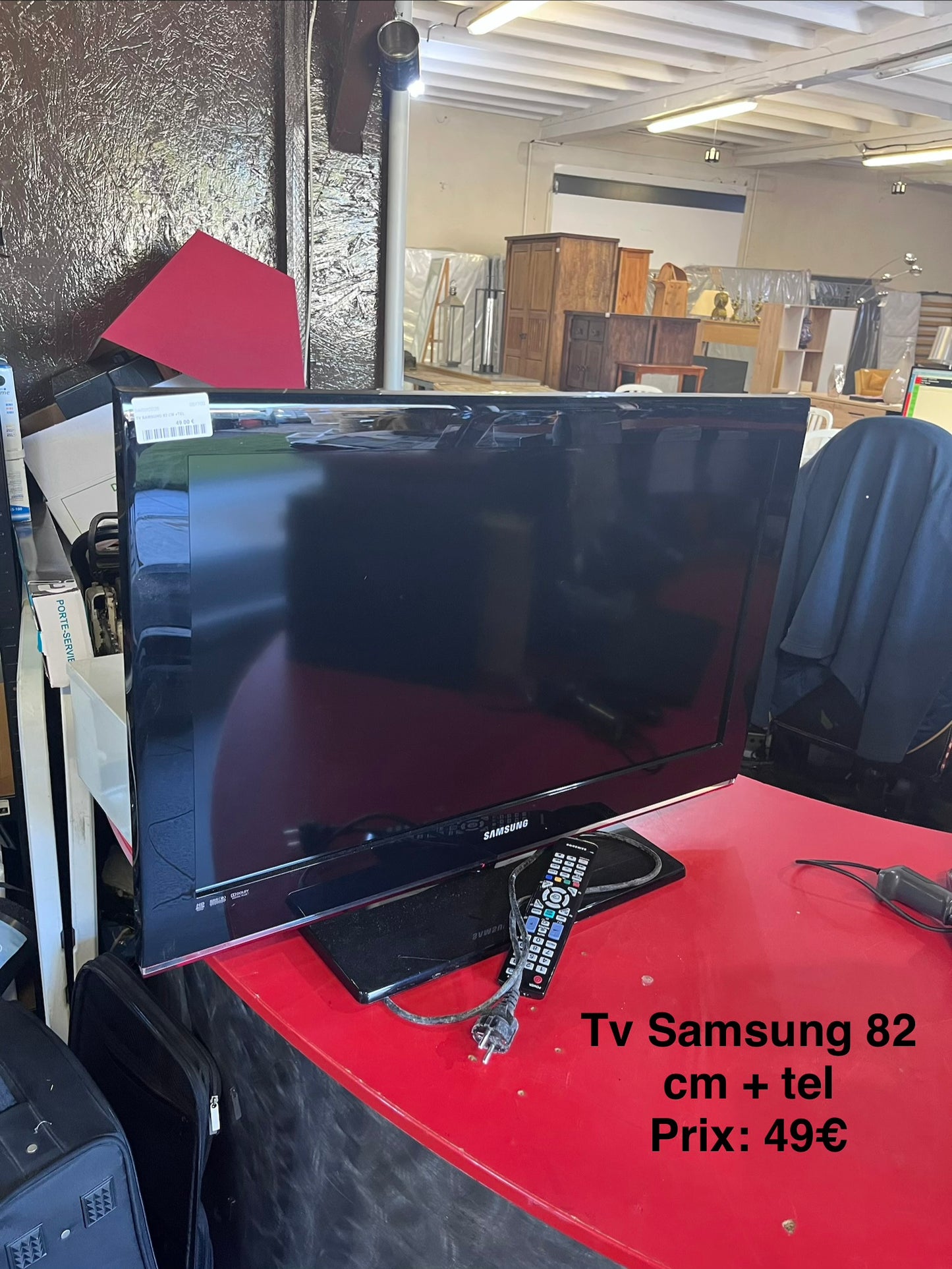 TV Samsung 82 cm + télécommande 067700
