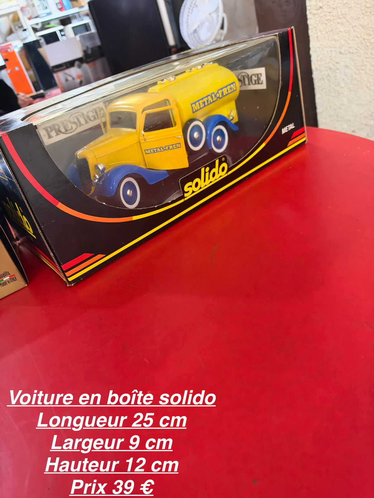 Voiture en boîte solido 069018
