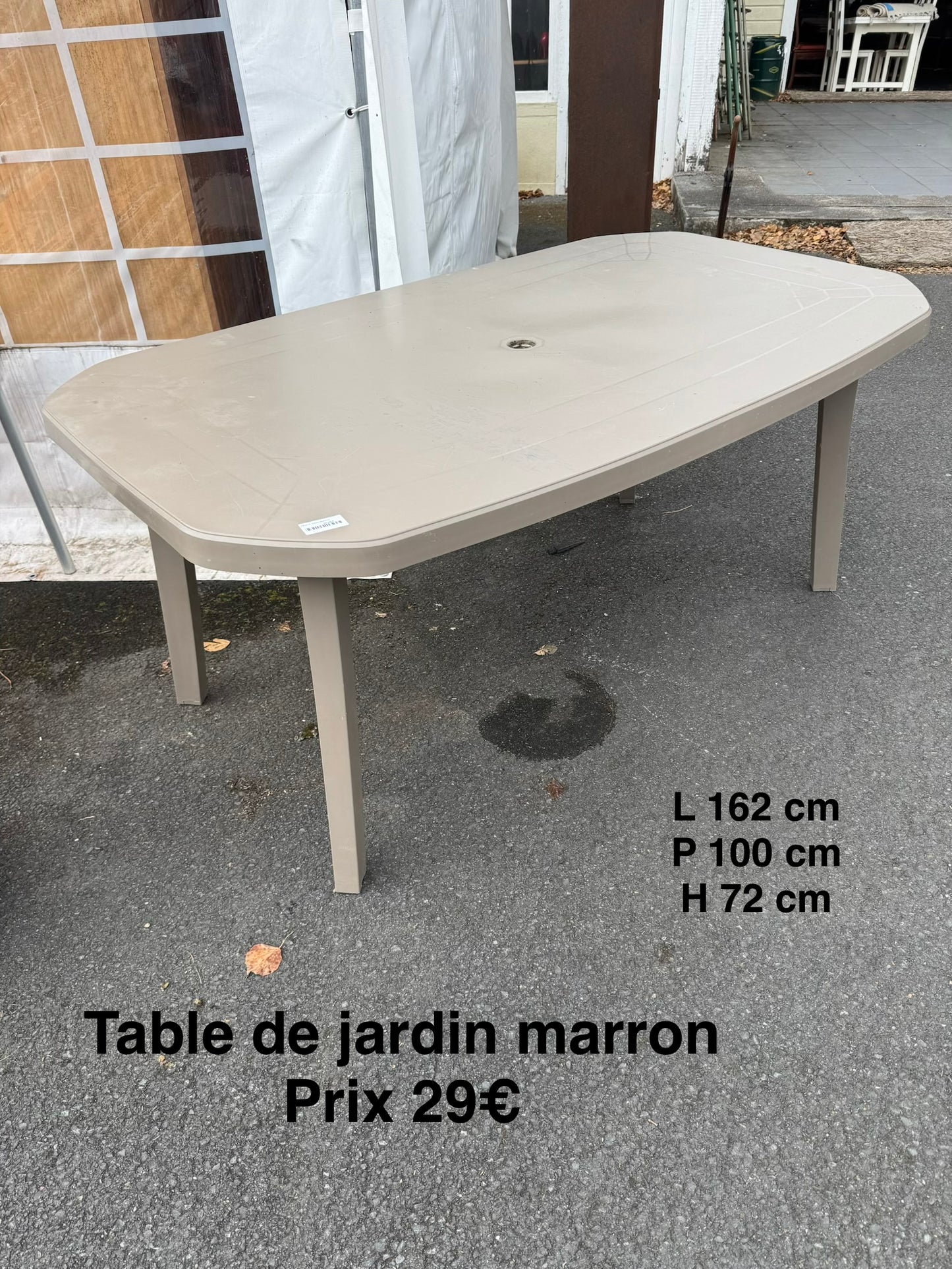 Table de jardin marron 062618