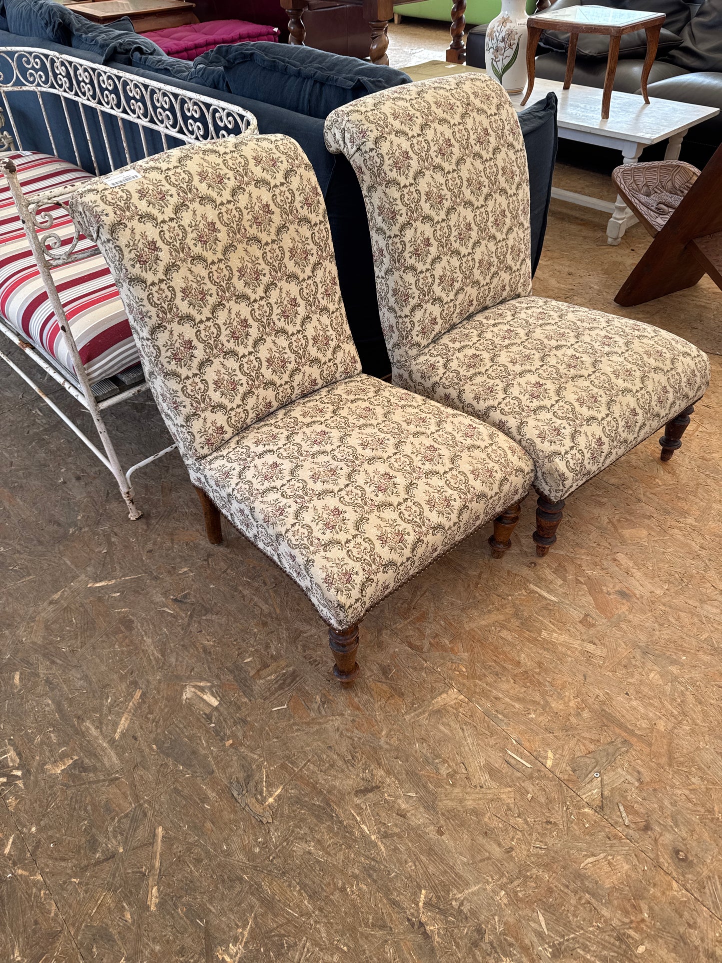 La paire de fauteuils 041067