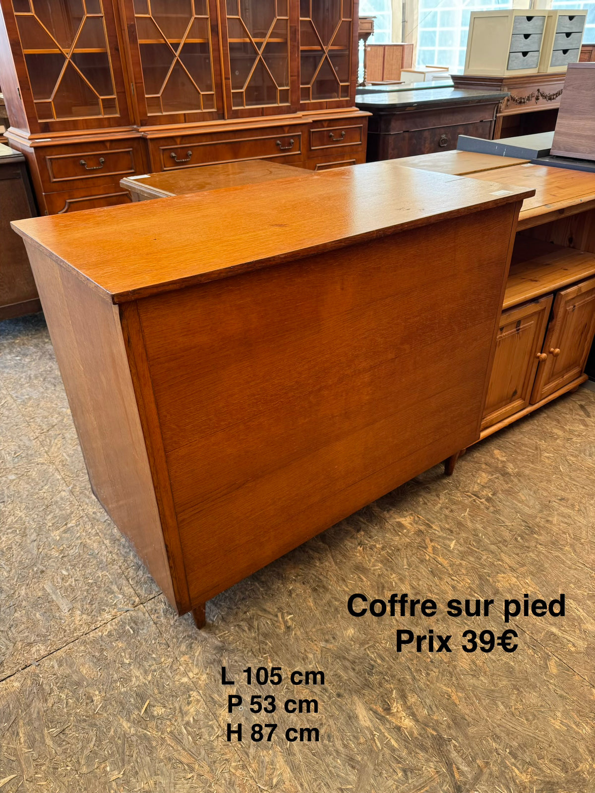 Coffre sur pied 067905