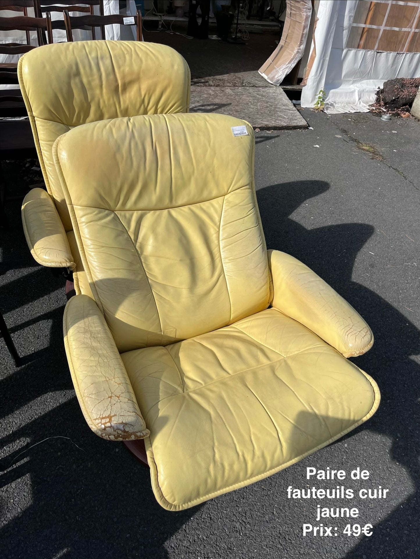 Paire de fauteuil cuir jaune 067274