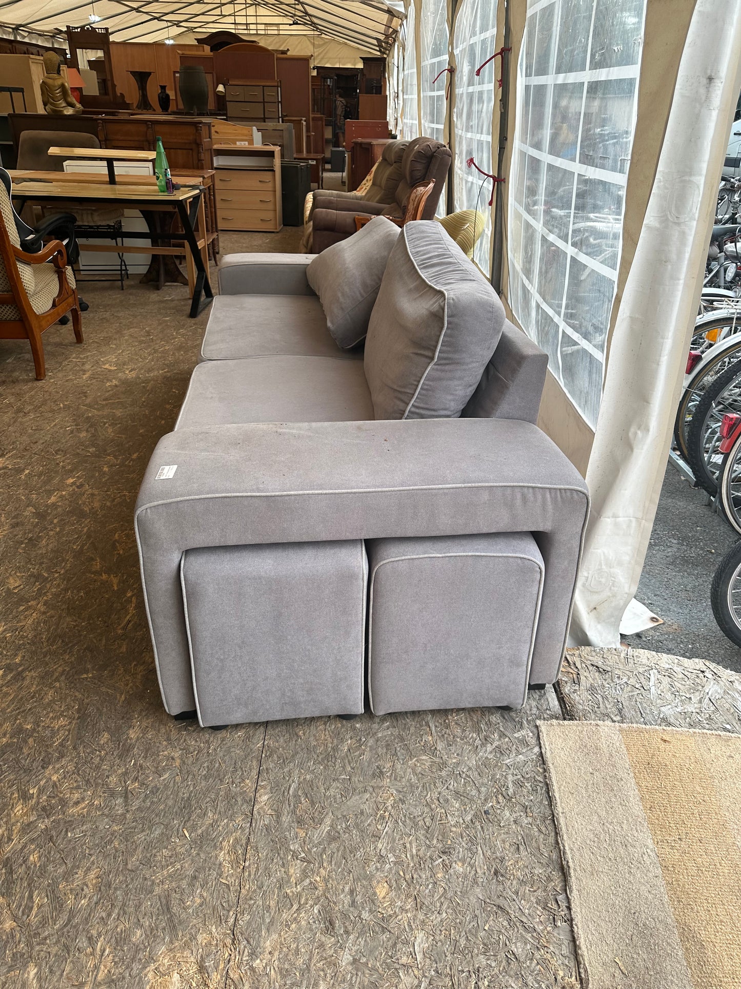 Canapé convertible + 2 pouf