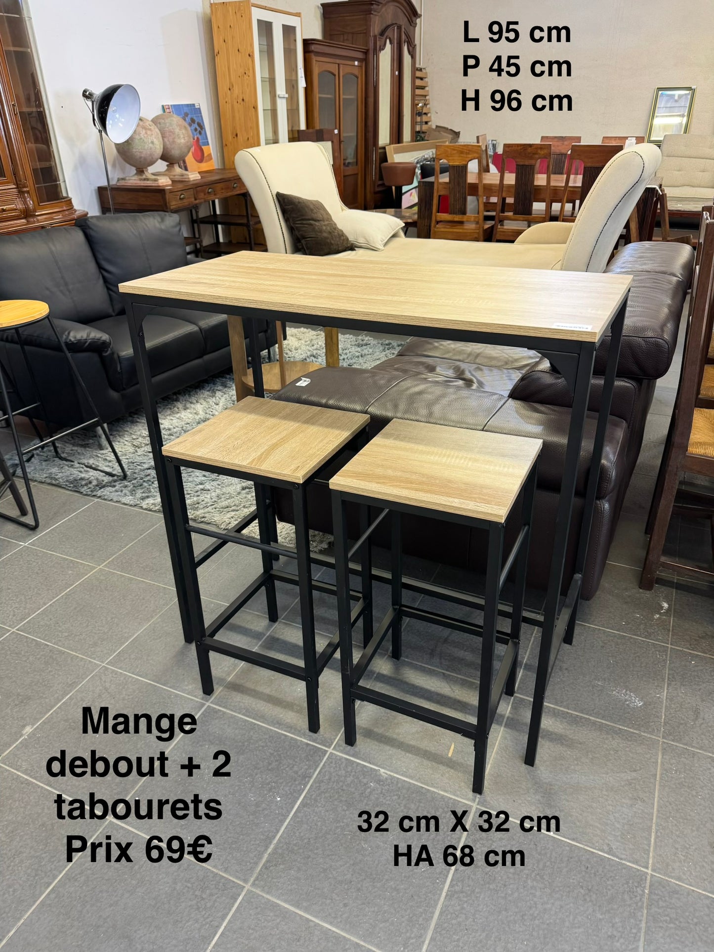 Mange debout + 2 tabourets 064015