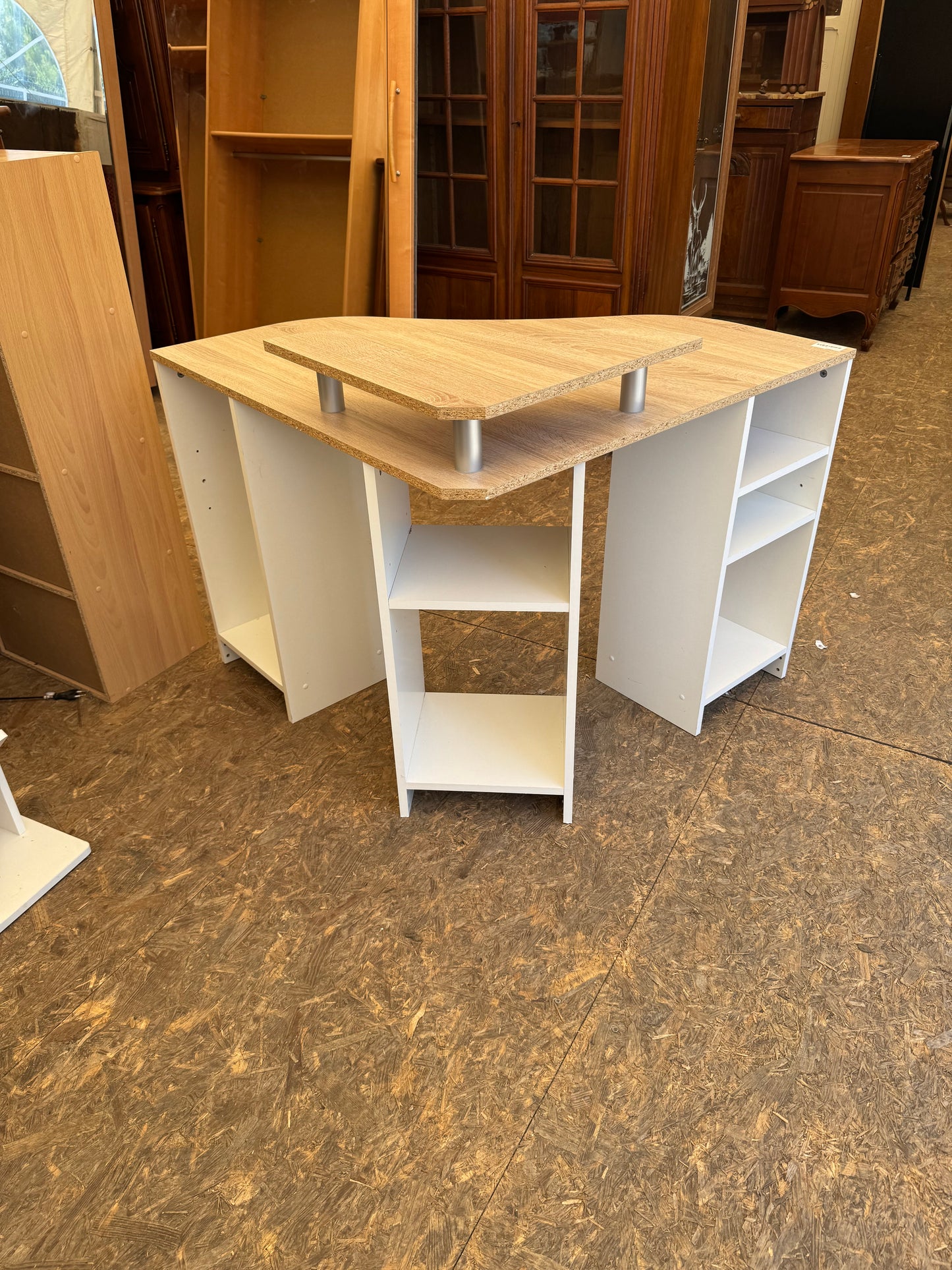 Bureau d’angle moderne 063778