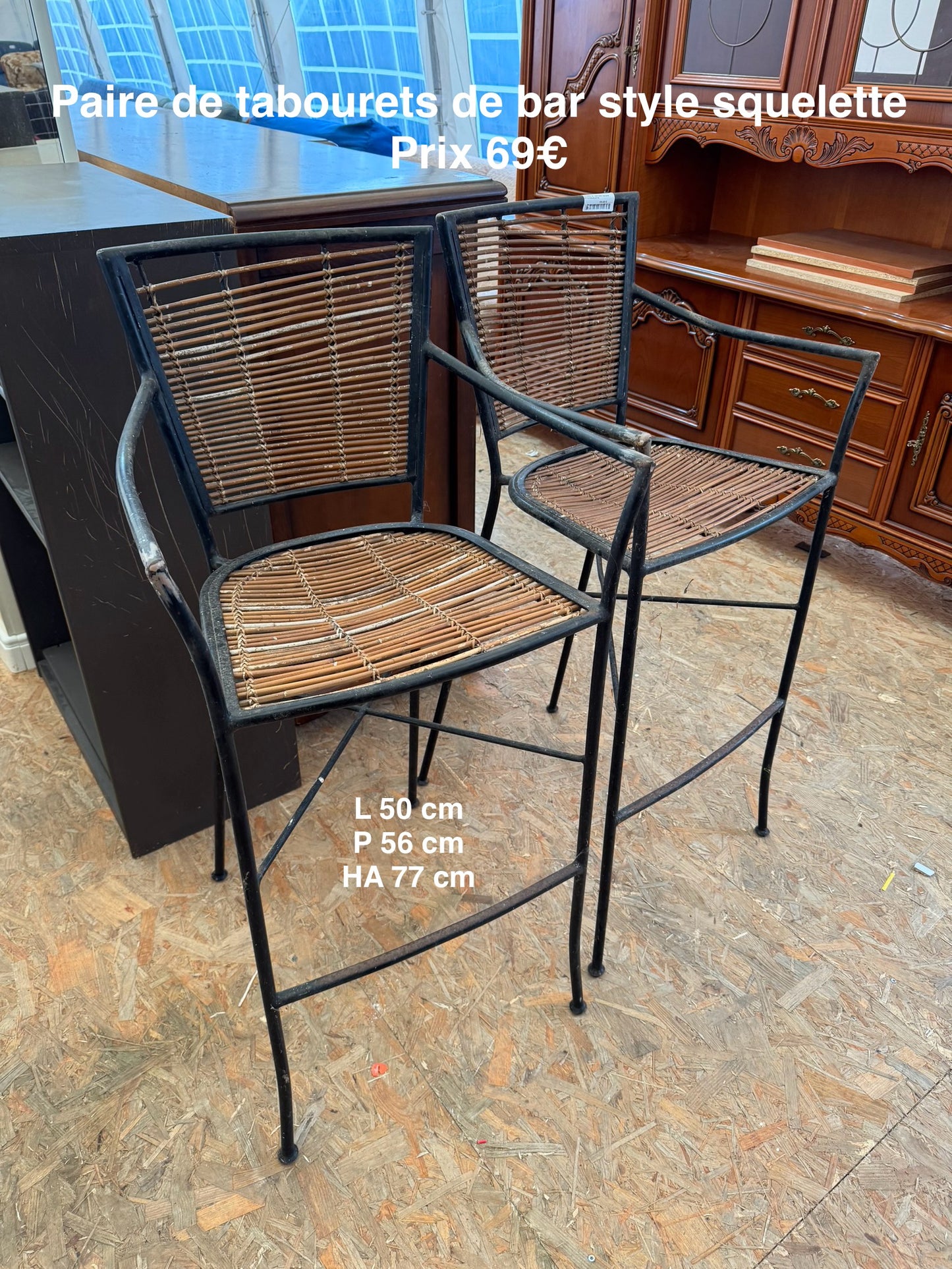La paire de tabourets de bar style squelette 048391