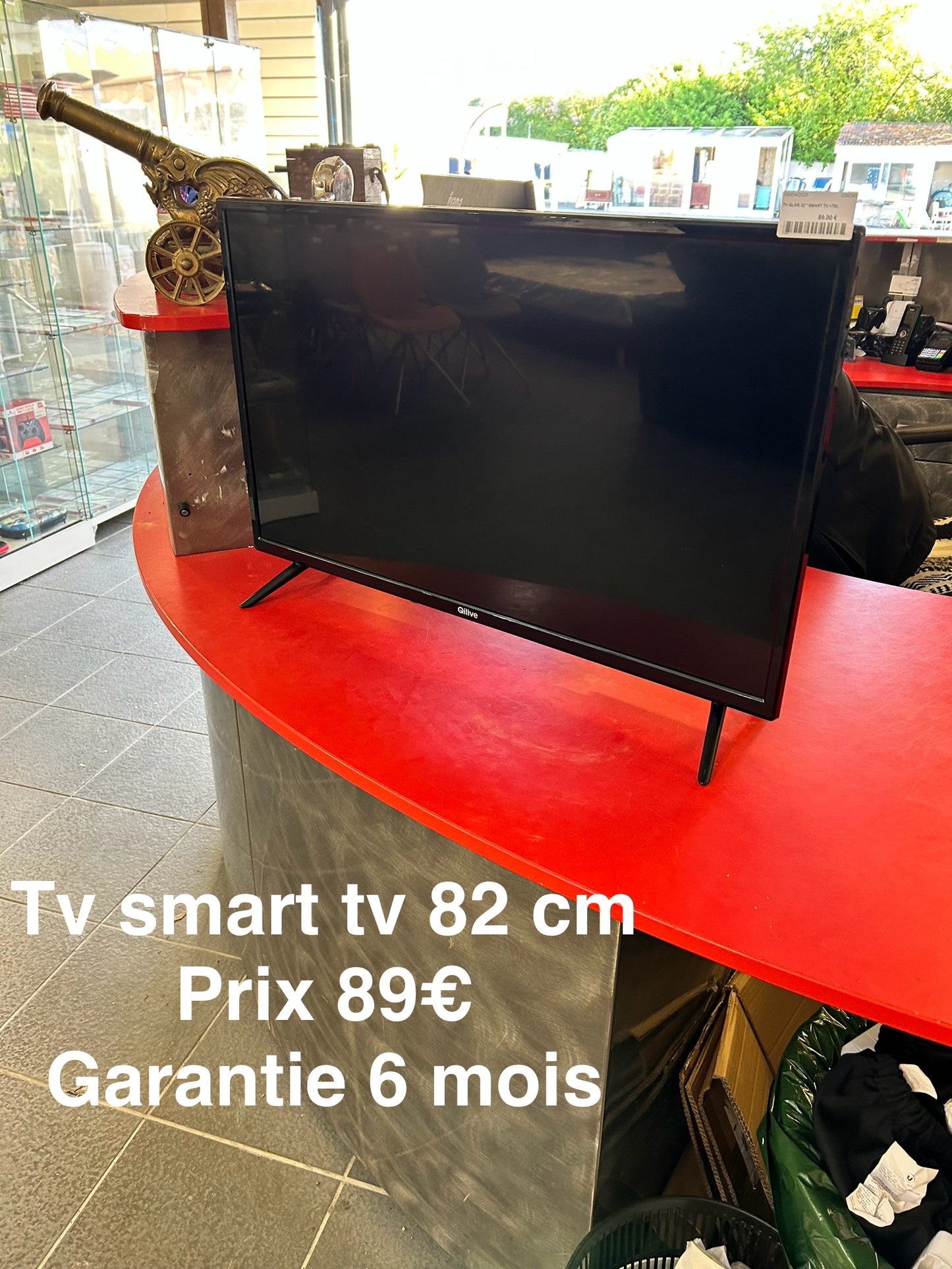 Tv Qlive smart tv 82 cm