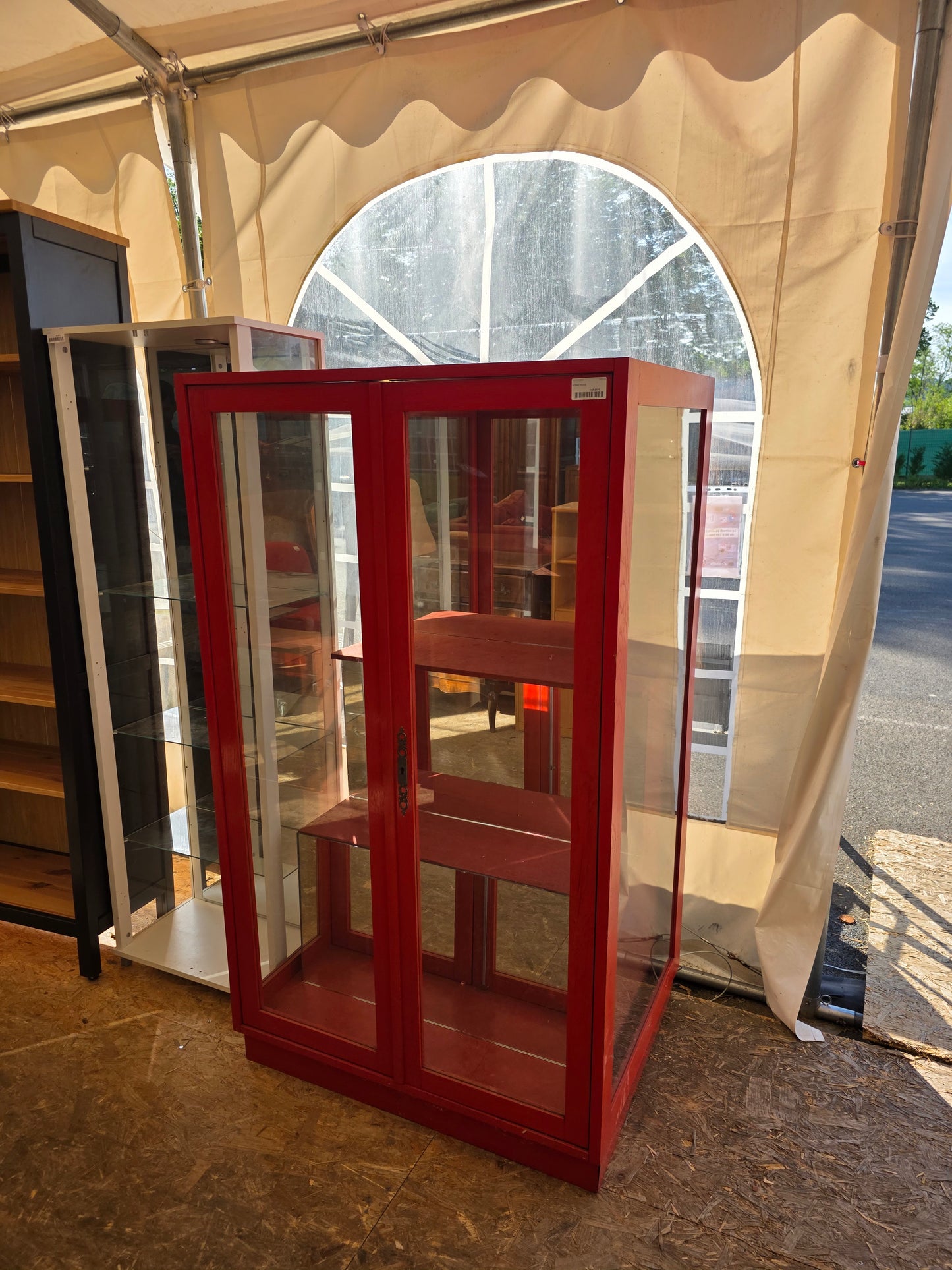 Vitrine rouge 040949