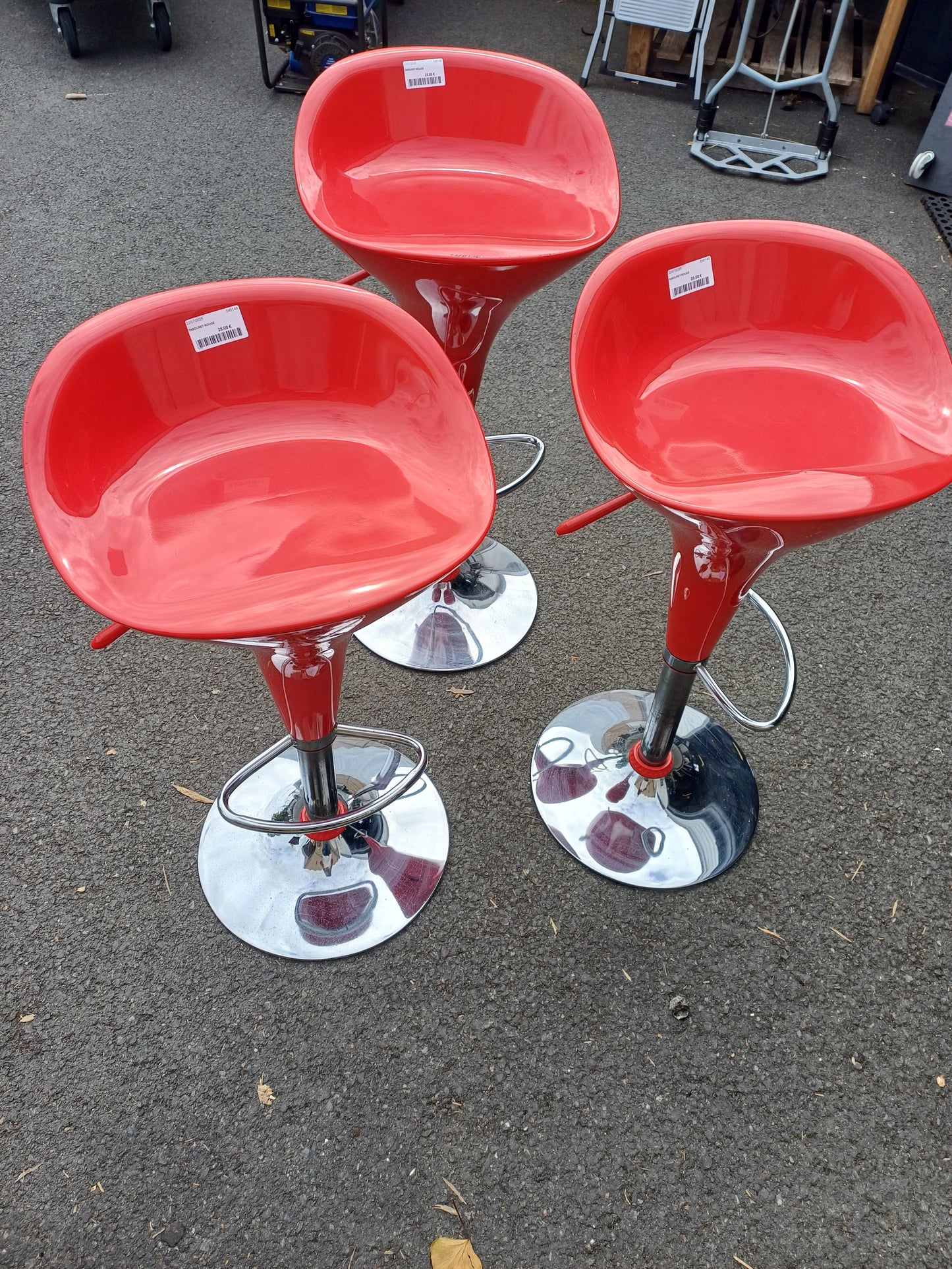 Tabouret rouge reglable 045146
