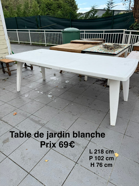 Table de jardin blanche 062623
