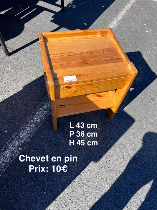 Chevet en pin 067647