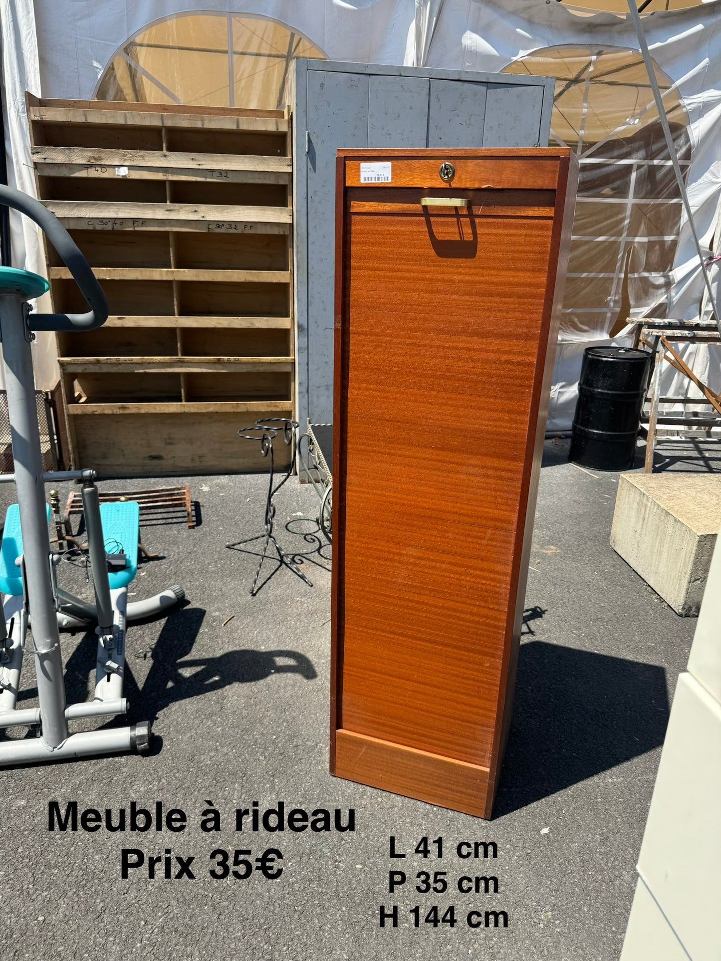Meuble à rideau 064416