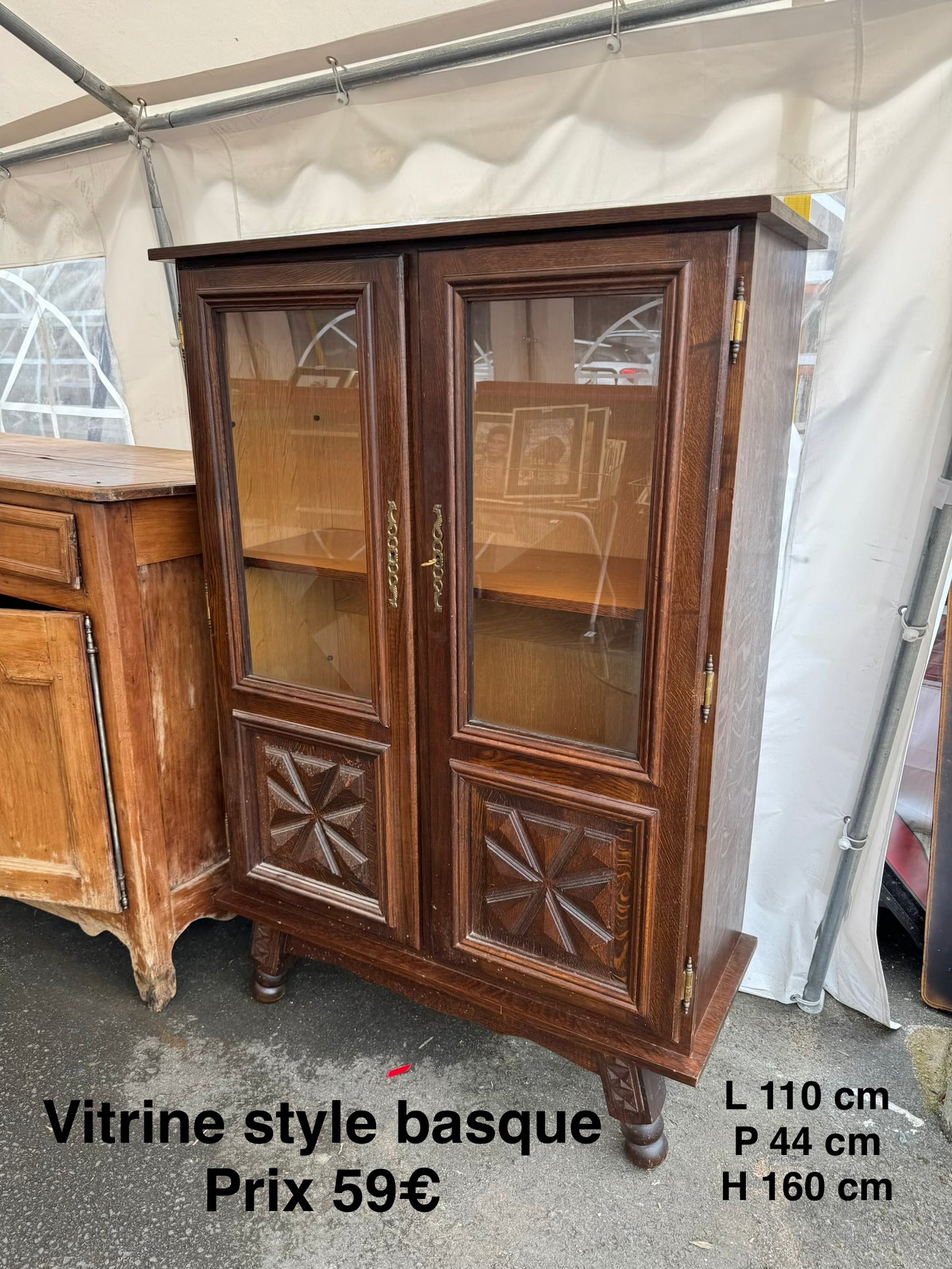 Vitrine style basque 062582