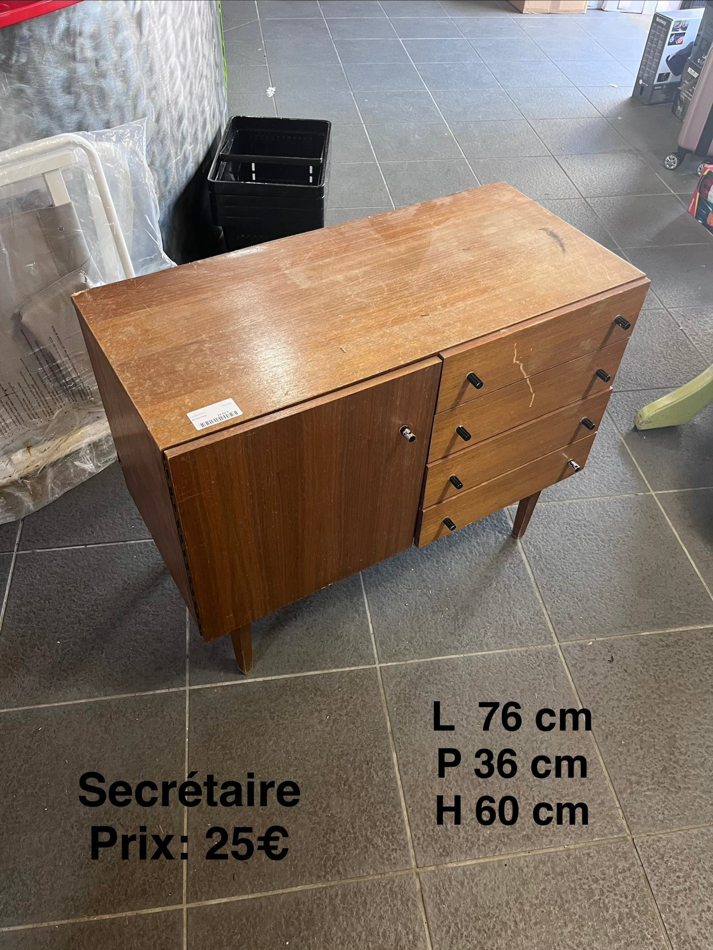 Secrétaire 066690