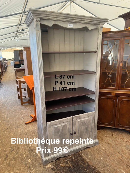Bibliothèque repeinte 056709