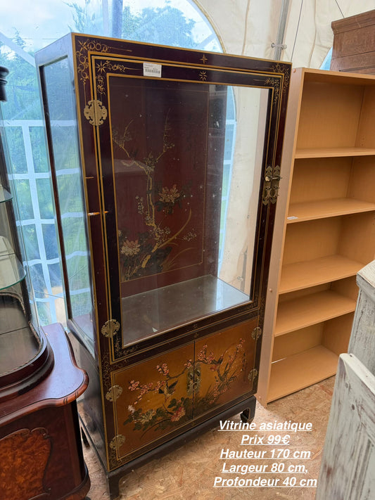 Vitrine asiatique 061822