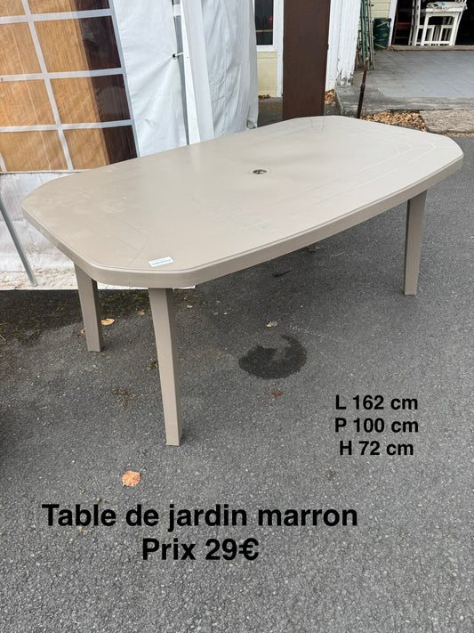 Table de jardin marron 062618