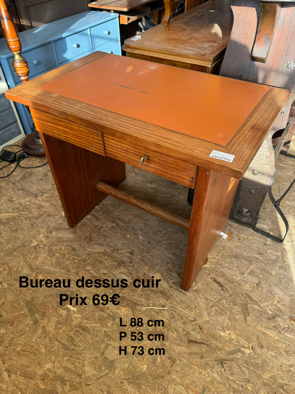 Bureau dessus cuir 068544