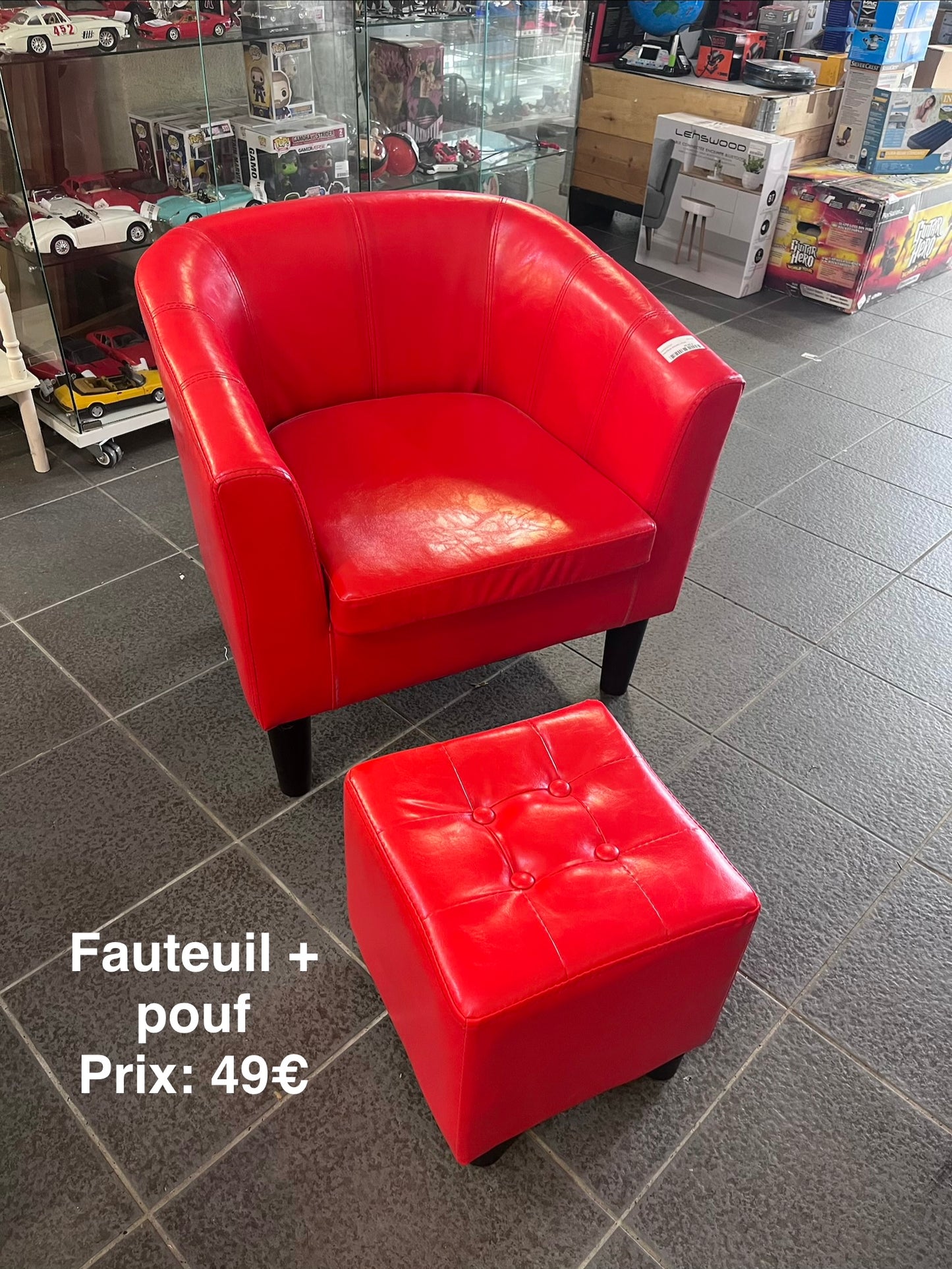 Fauteuil rouge + pouf 067165