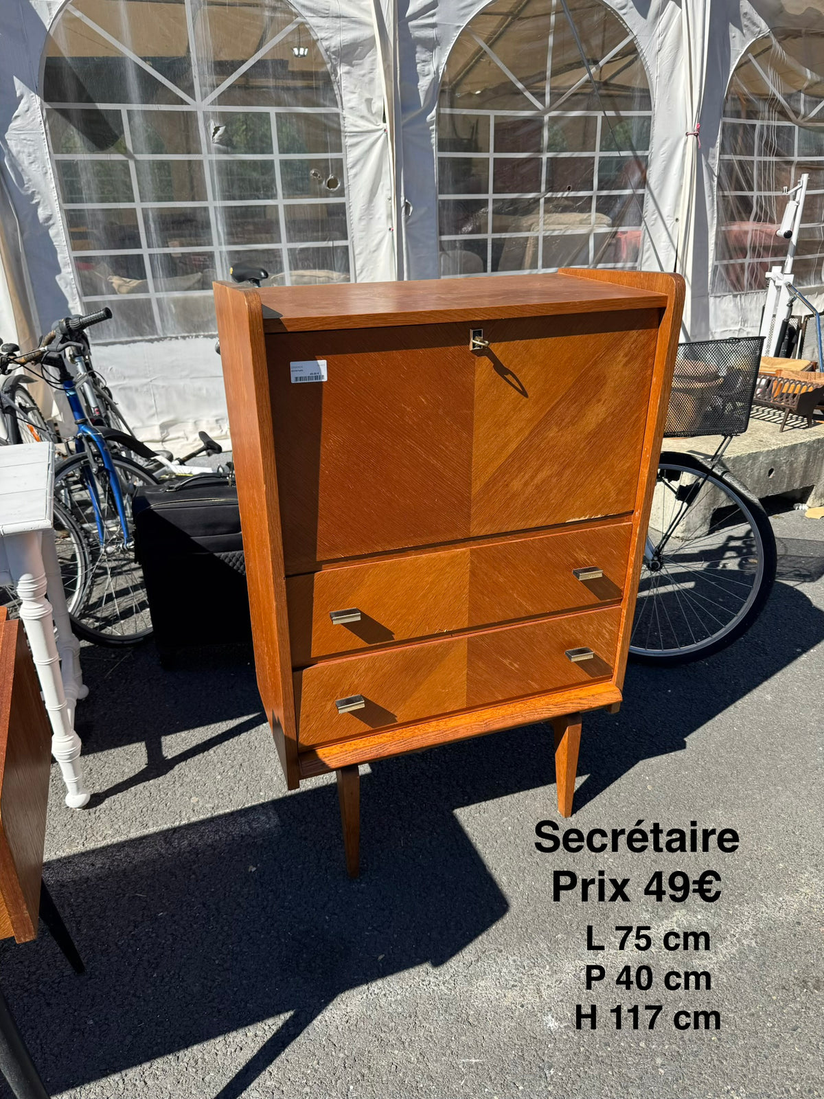Secrétaire 068605