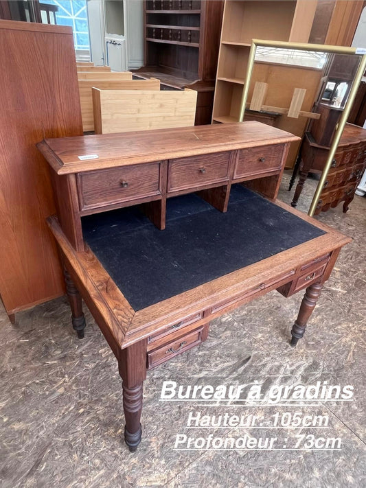Bureau à gradins