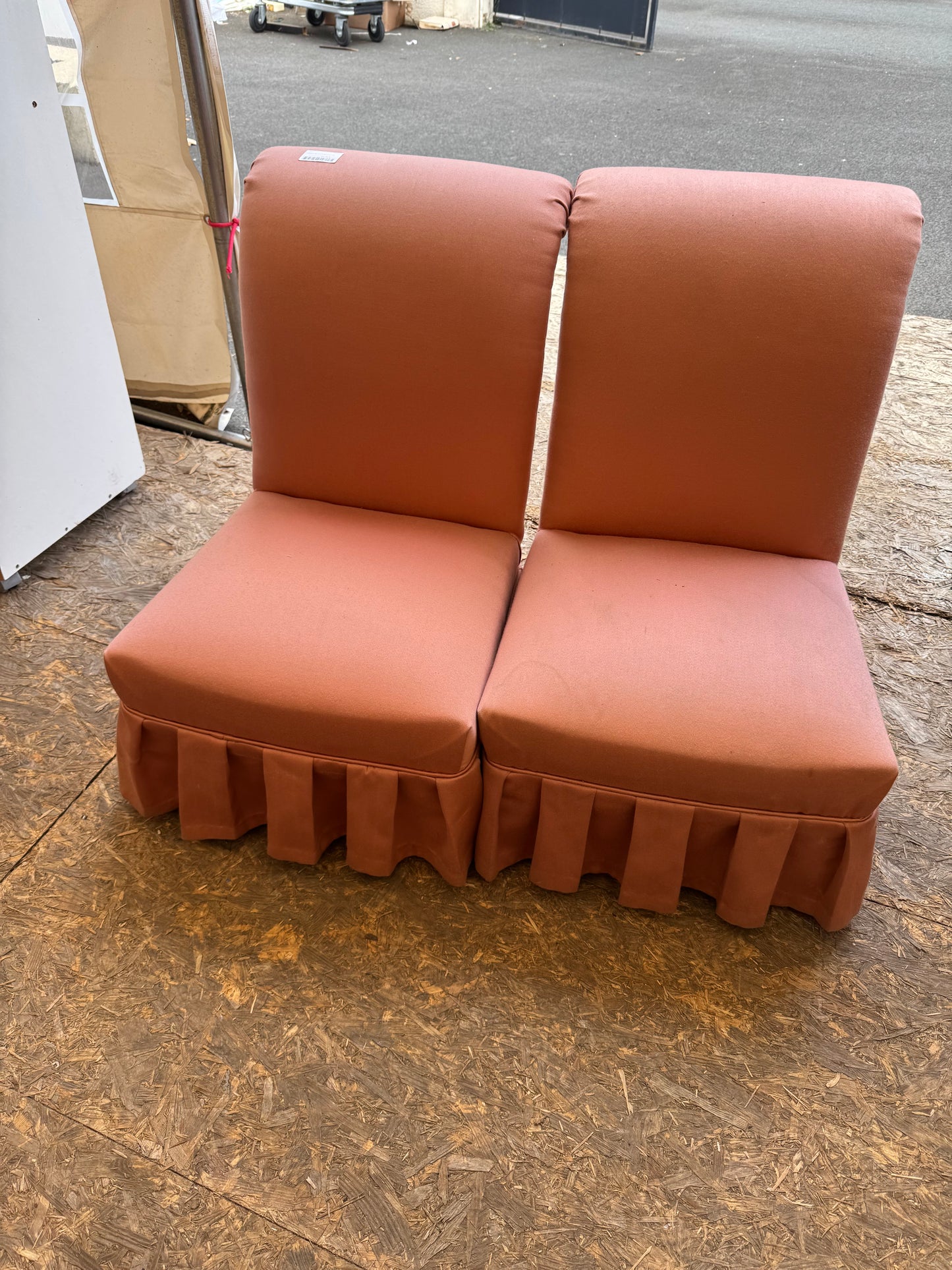 La paire de fauteuils roses 044536