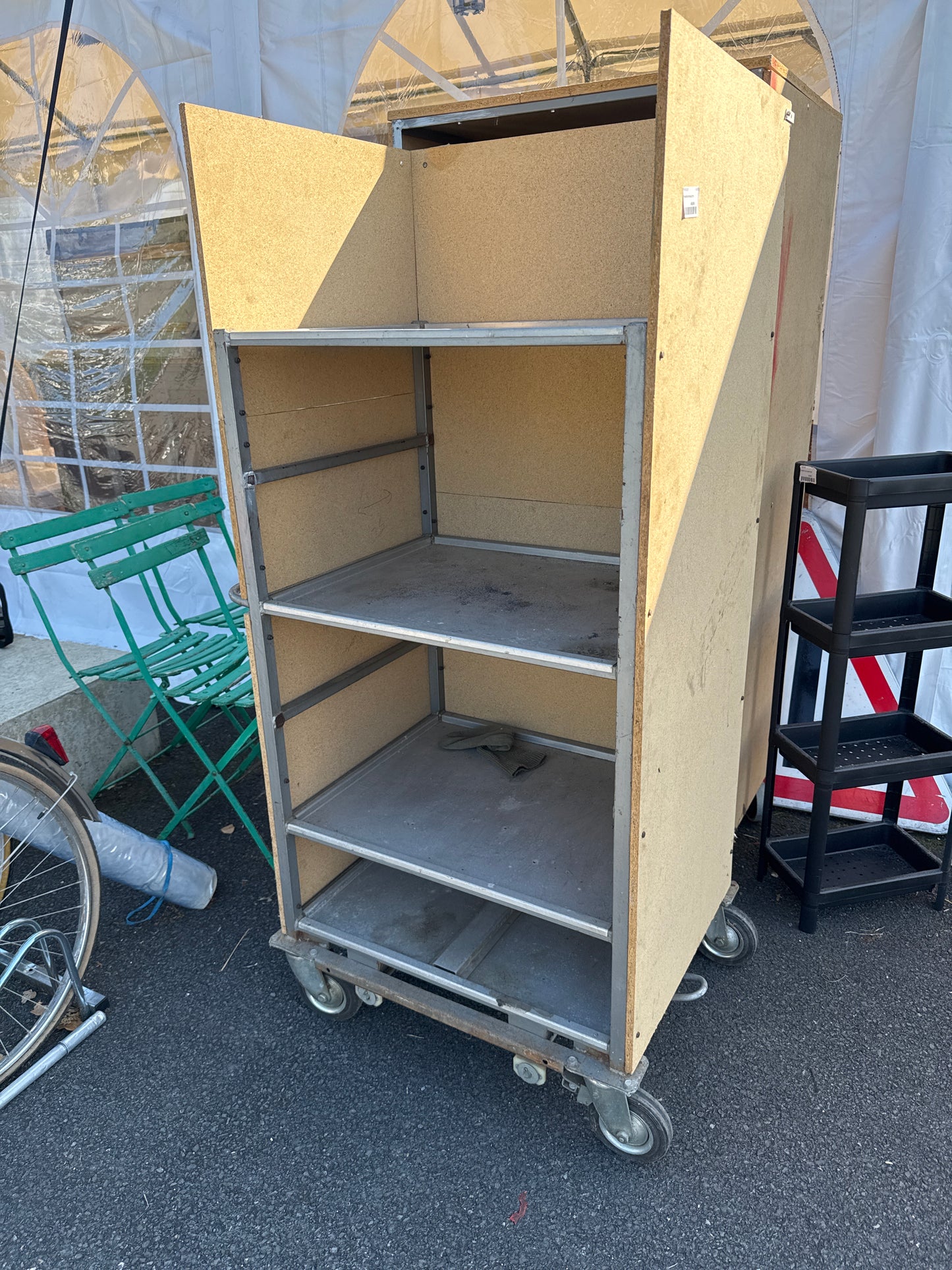 Étagère sur roulettes 042853