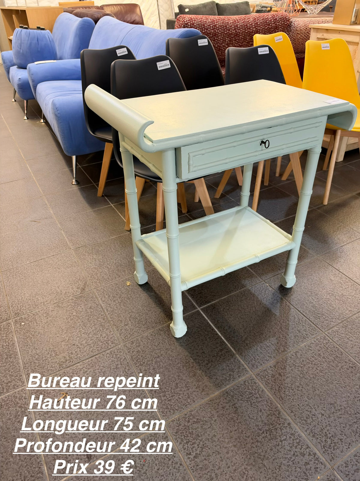 Bureau repeint 069599 ￼