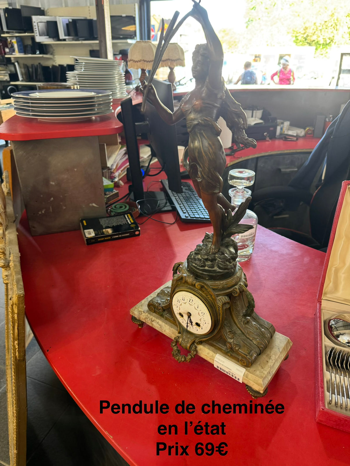 Pendule de cheminée en l’état 068500