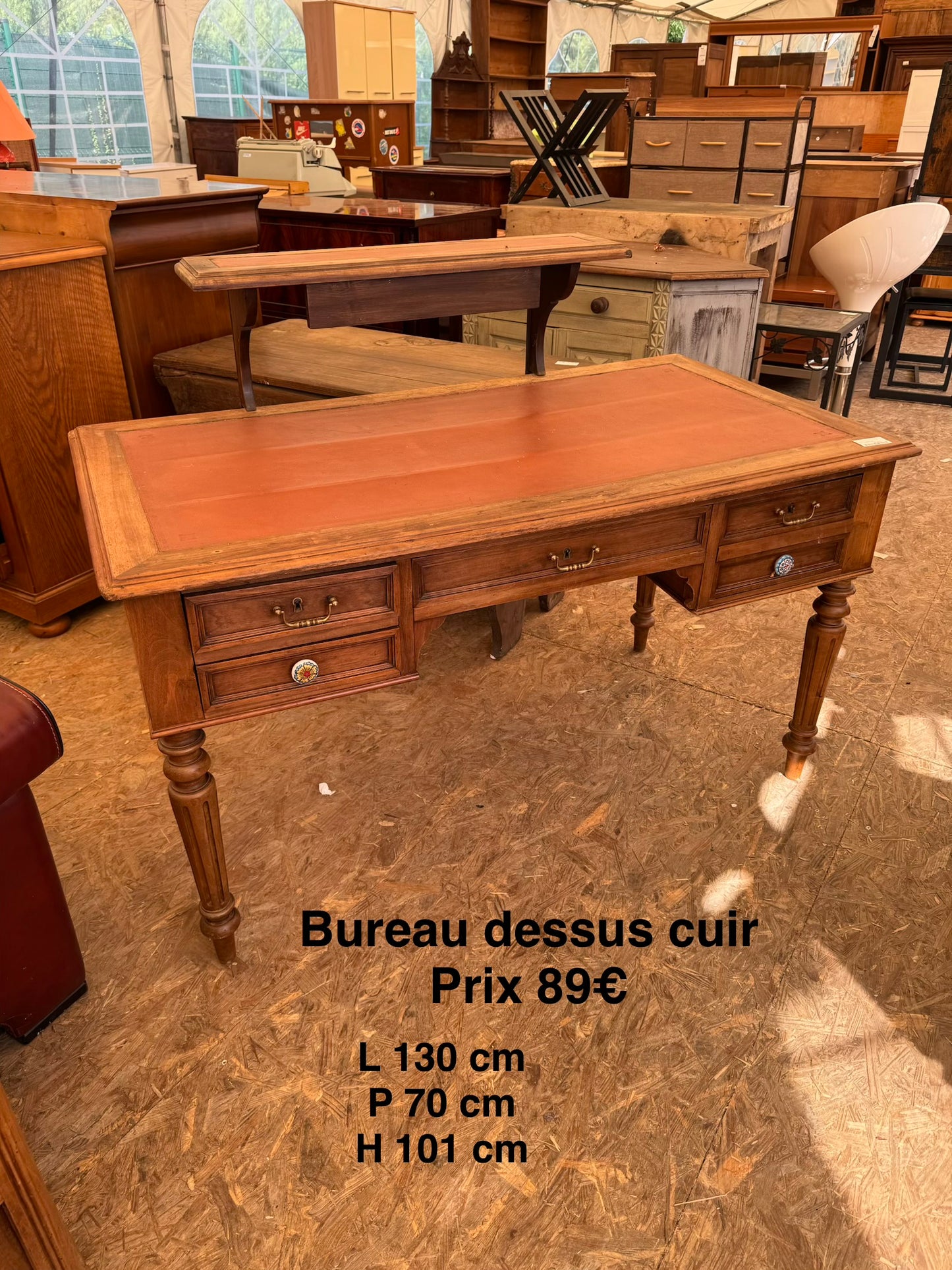 Bureau dessus cuir 067786