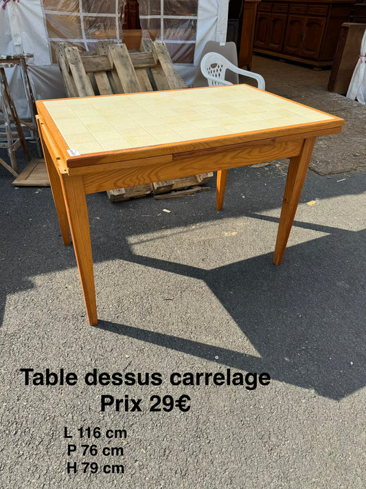 Table dessus carrelage 064799