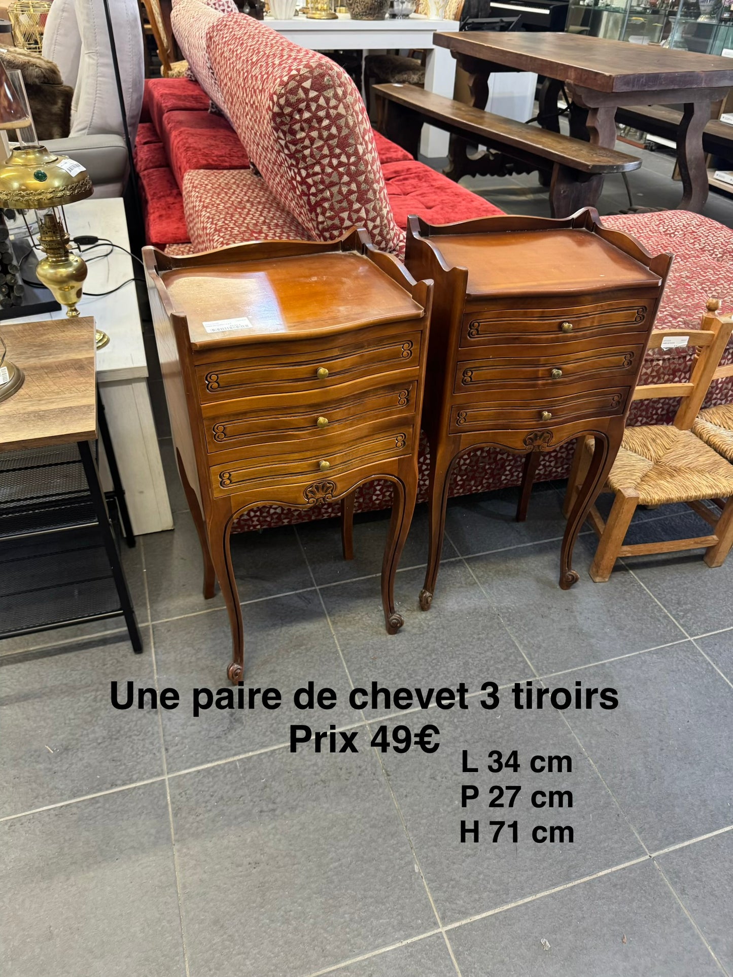 Une paire de chevet 3 tiroirs 065304