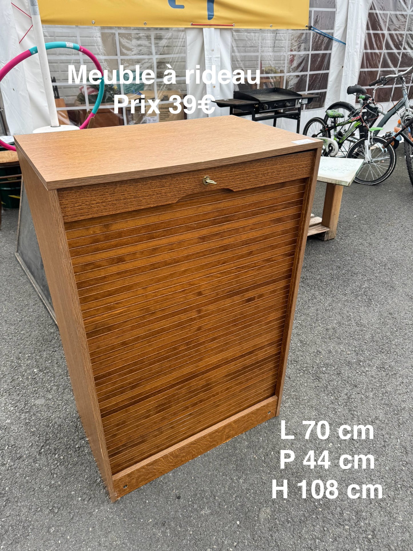 Meuble à rideau 048104