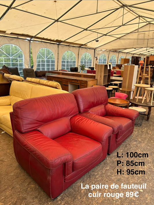 La paire de fauteuils cuir rouge 064044