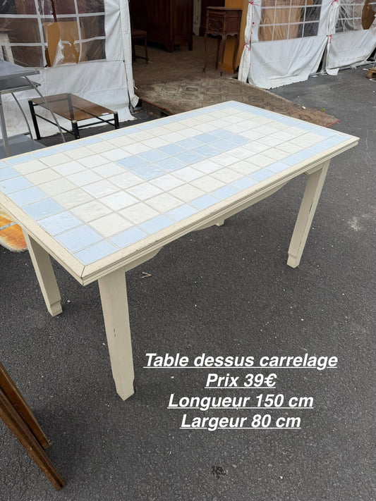 Table dessus carrelage 061426
