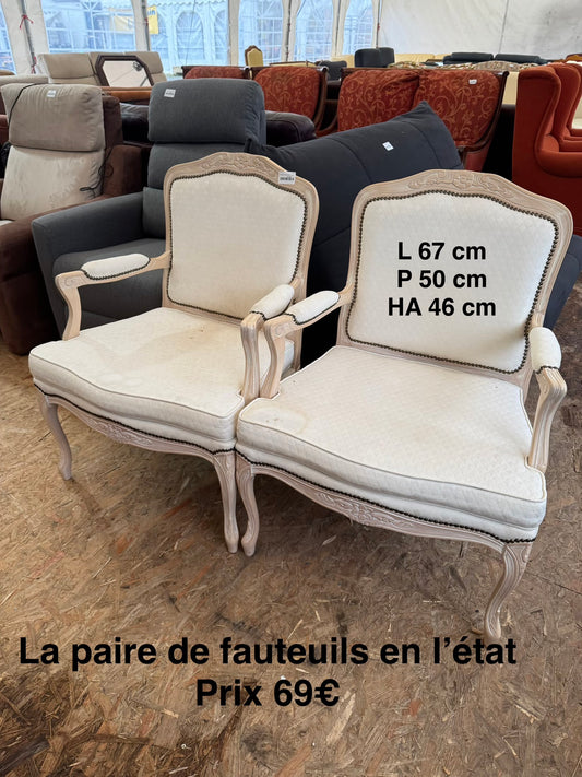 La paire de fauteuils en l’état 057393