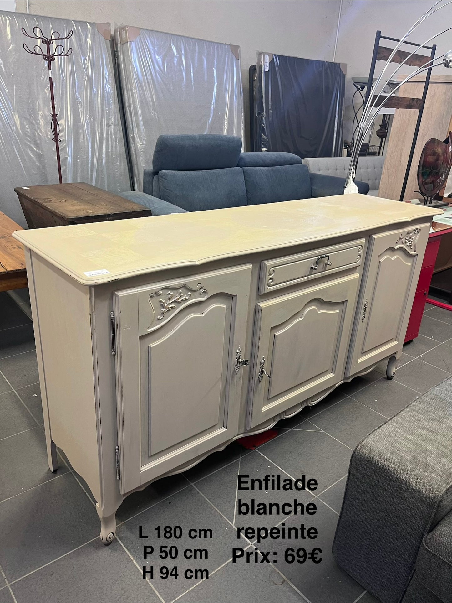 Enfilade blanche repeinte 067577