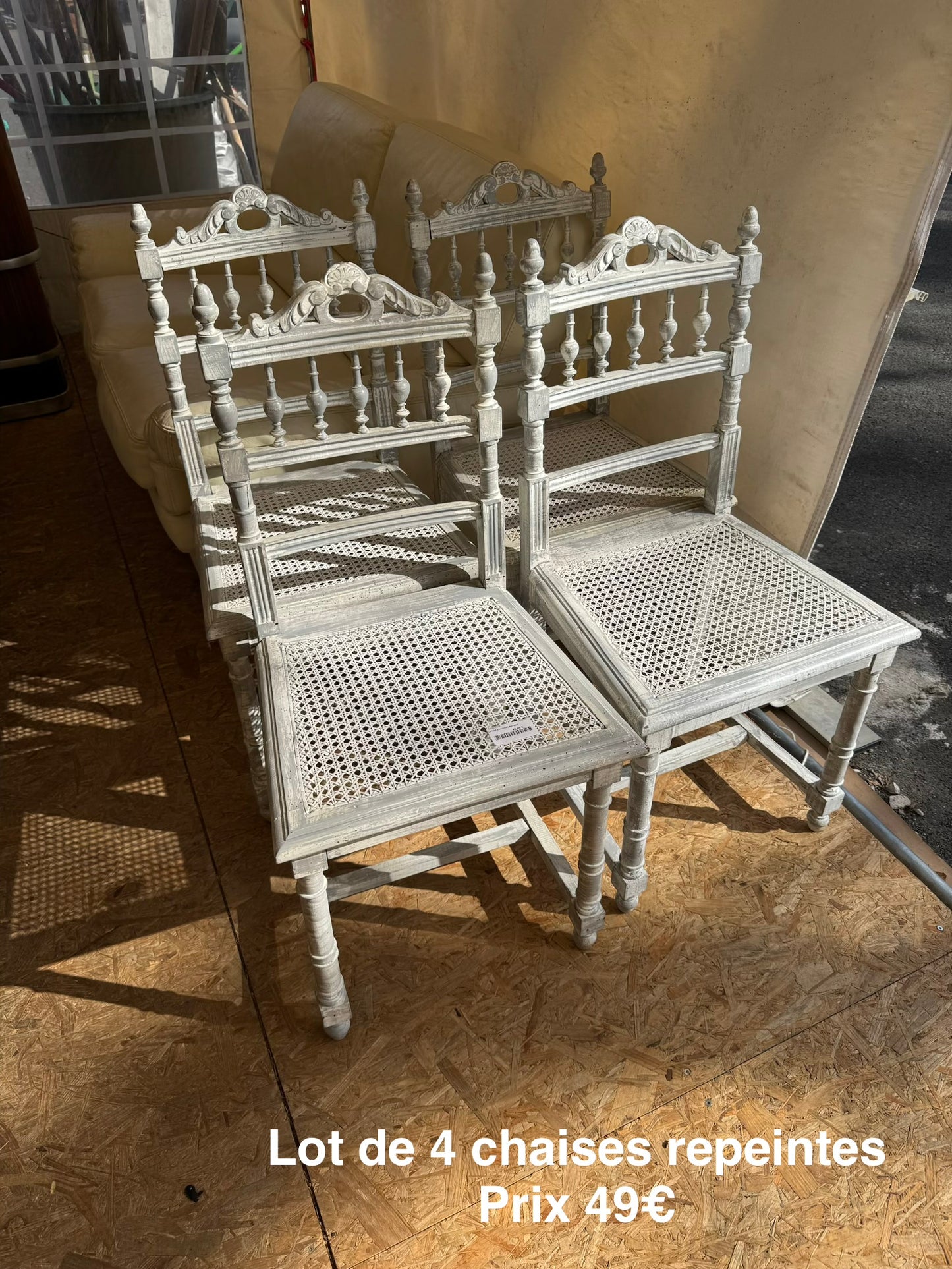 Lot de 4 chaises repeintes 065850