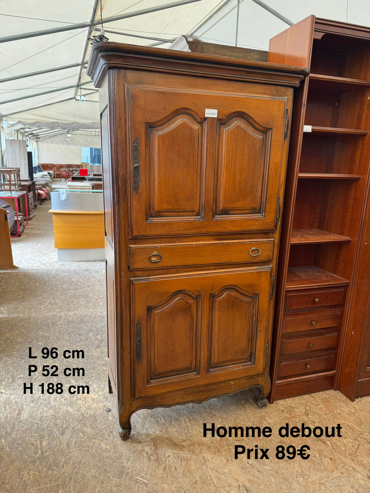 Homme debout 068863