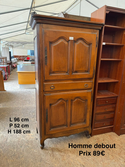 Homme debout 068863