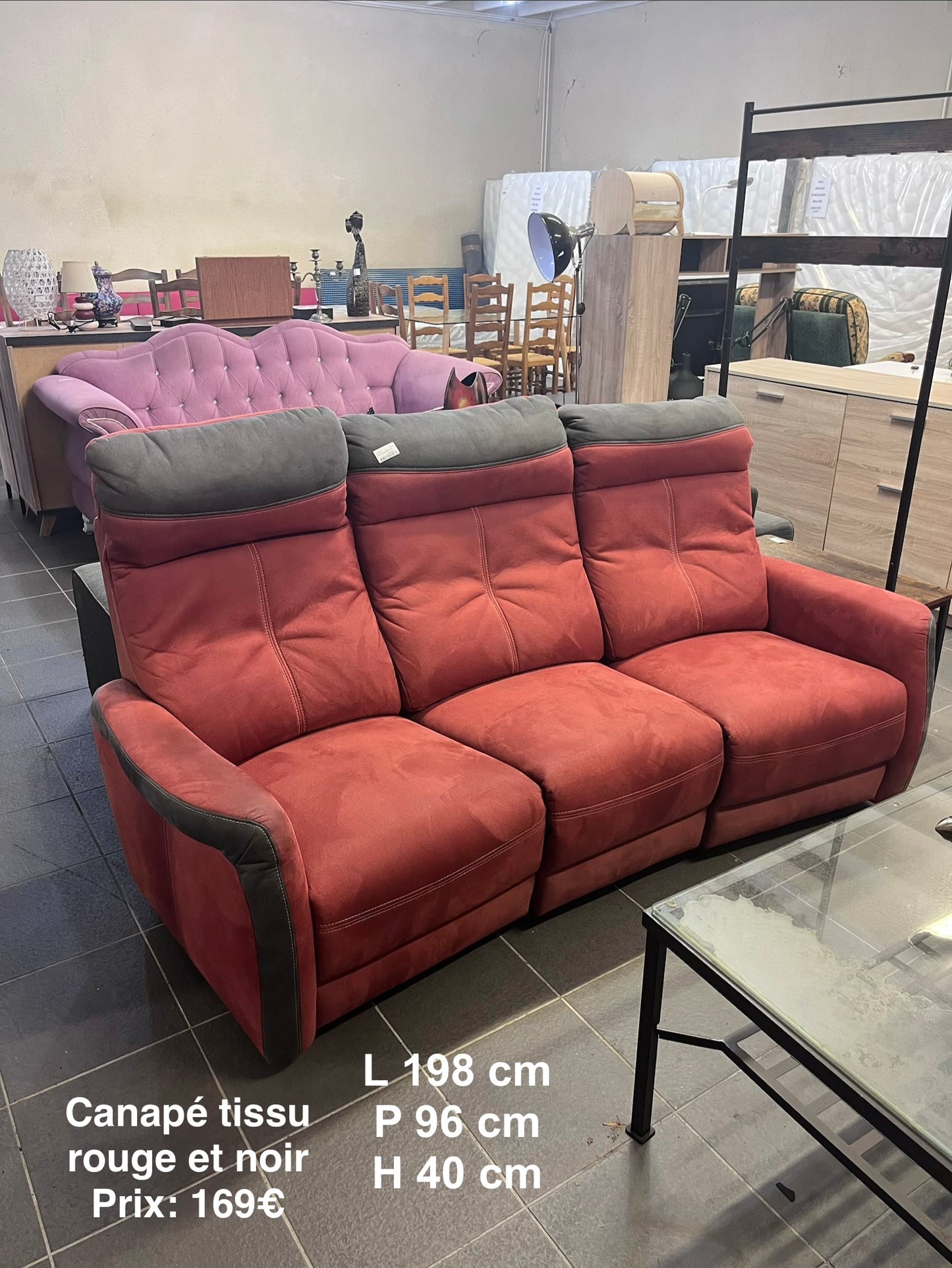 Canapé tissu rouge et noir 067223