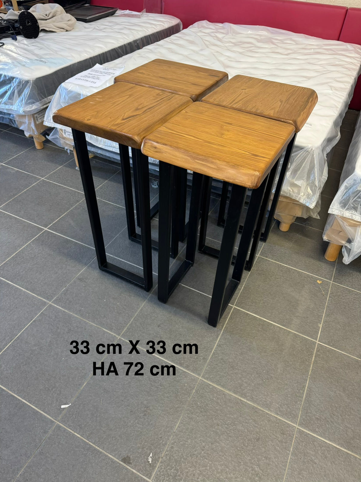 Mange debout + 4 tabourets 068554