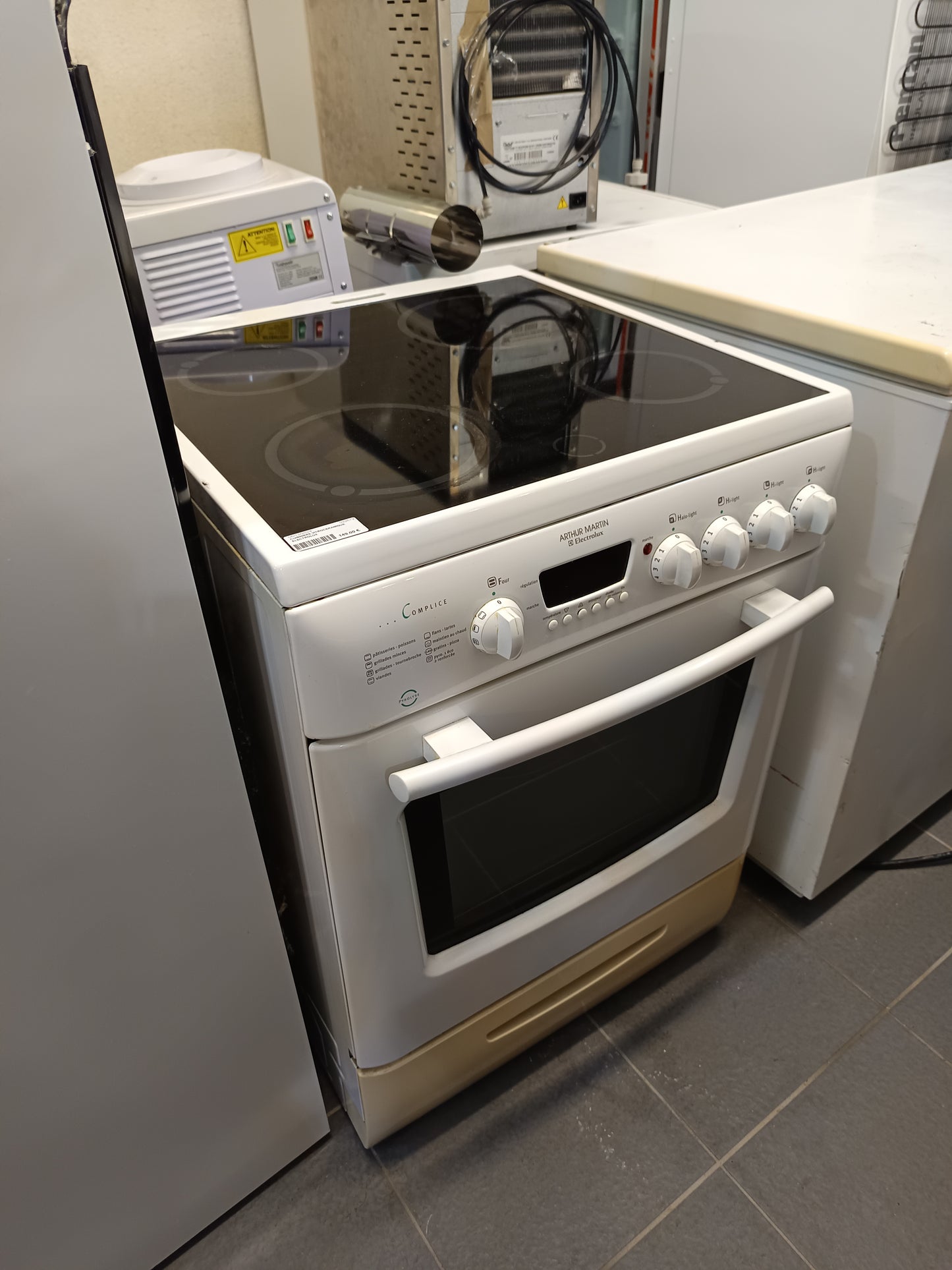 Cuisinière vitrocéramique Electrolux 032672