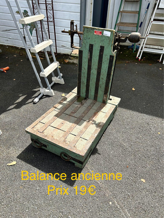 Balance ancienne 018682