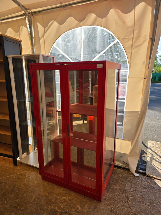 Vitrine rouge 040949
