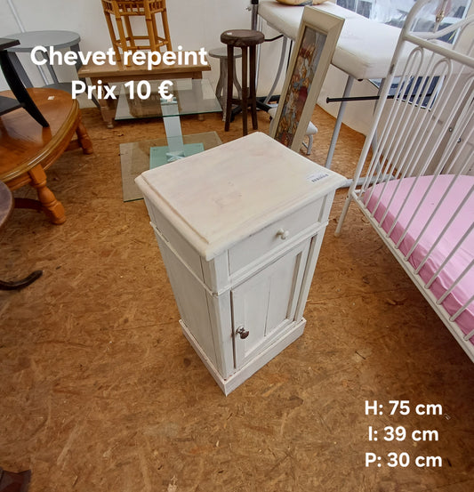 Chevet repeint 048912