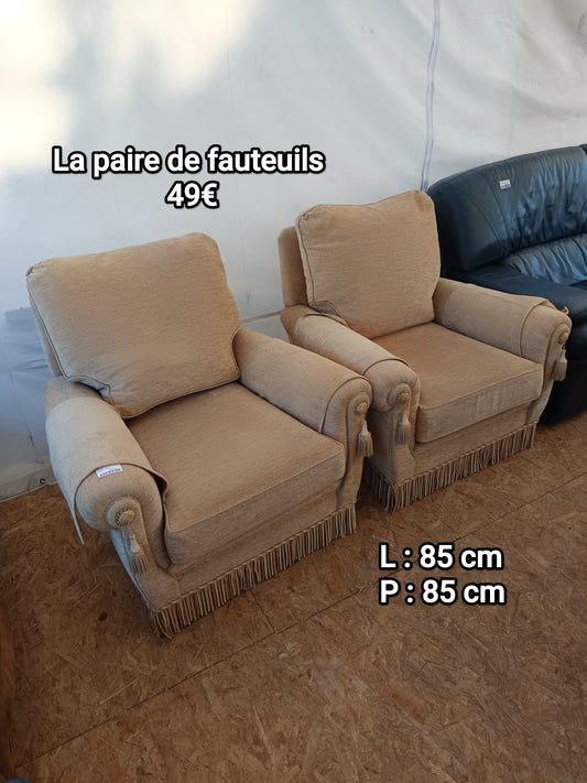 La paire de fauteuils 047810